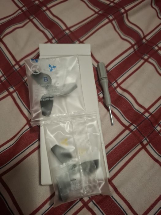 Drone DJI NEO c/ controlo remoto, 4 baterias, carregador, kit hélices reserva e mala de arrumação