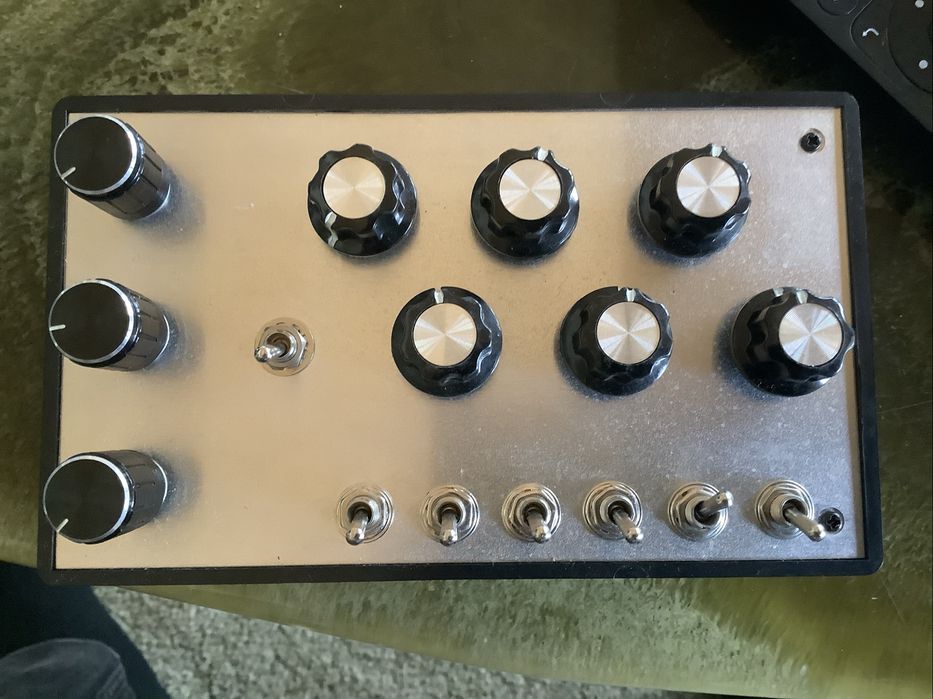 Synth Drone Machine KING DRONE — Lefty’s Sound Lab