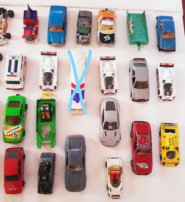 Carrinhos Corgi e coleção James Bond - escalas 1:43 e 1:32