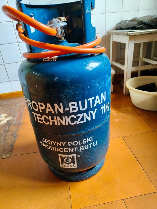 butla gazowa pełna z reduktorem, weżem i śrubą