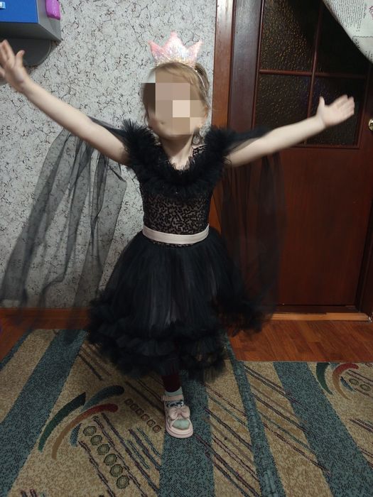 Випускна сукня ( карнавальна)