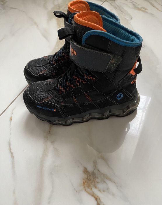 Зимові чоботи skechers