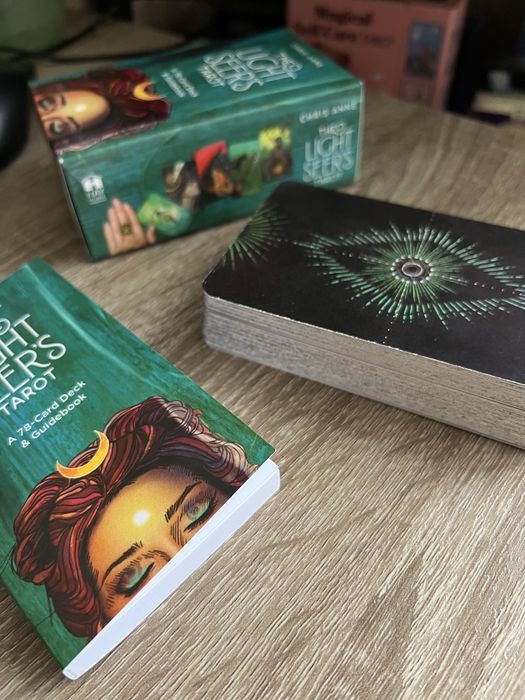 Розпродаж колод таро