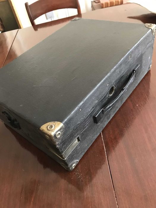 Gramofone portátil “His Masters Voice” antigo