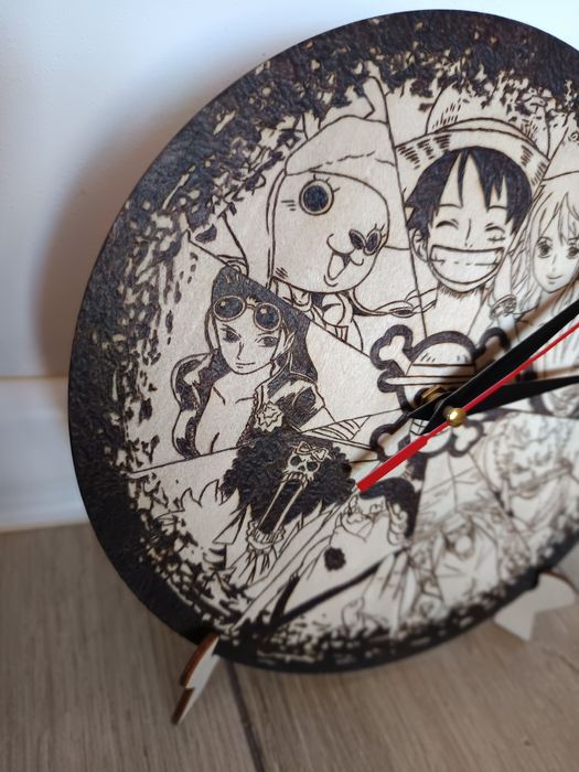 Zegar 20 cm sklejka  z bohaterami anime