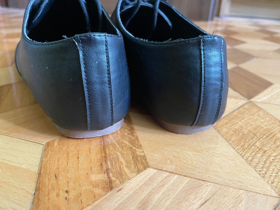 Czarne półbuty Jenny Fair