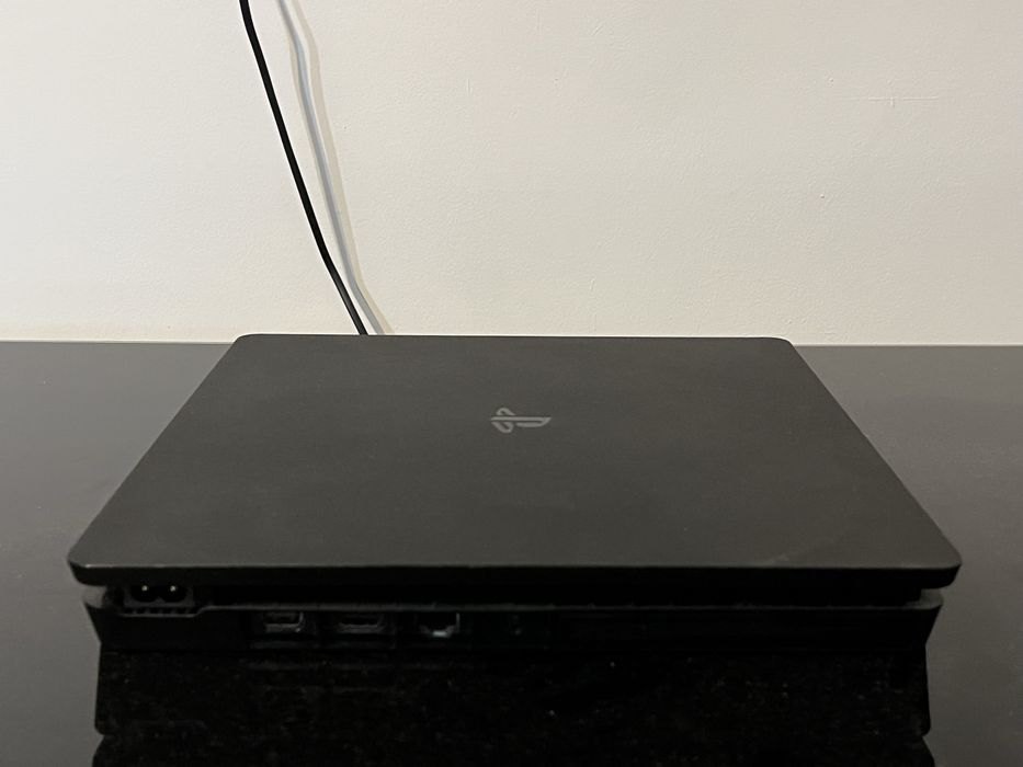 Ps4 slim 500gb, 2 pady, gra, okablowanie