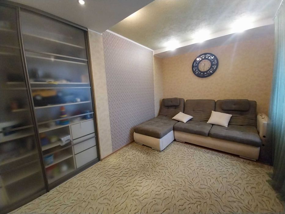 2к.квартира з великою кухнею