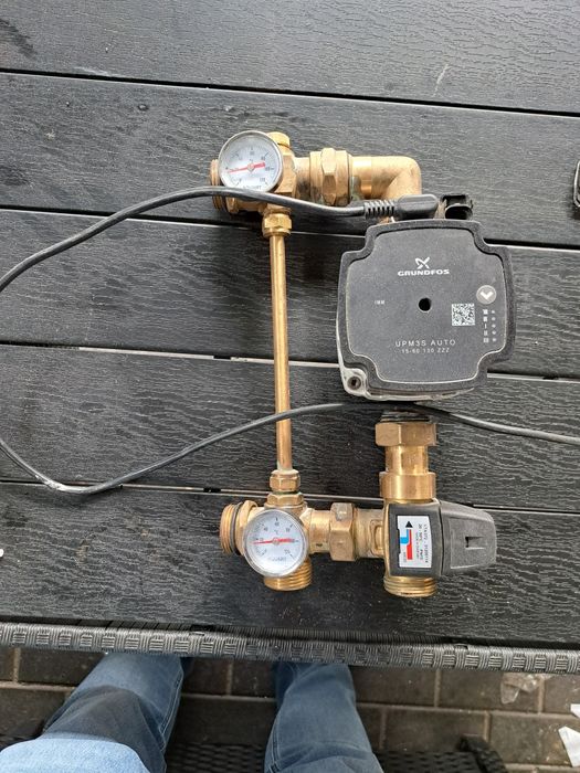 zestaw mieszajacy grupa pompowa rozdzielacza