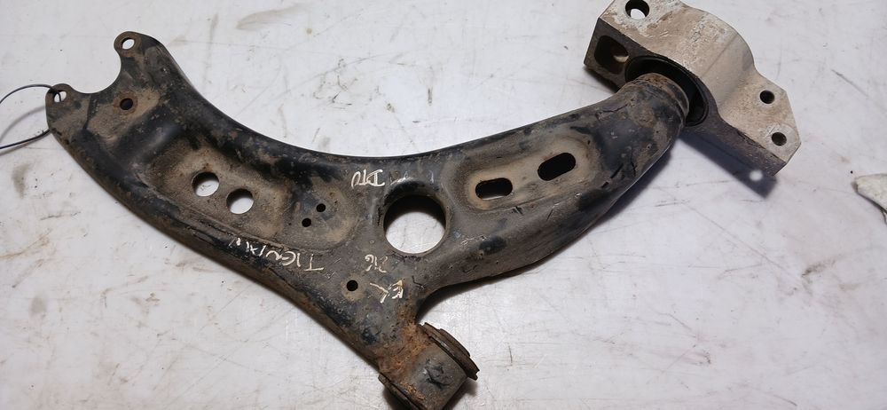 Braço de suspensão frente direito VOLKSWAGEN Tiguan (5N)