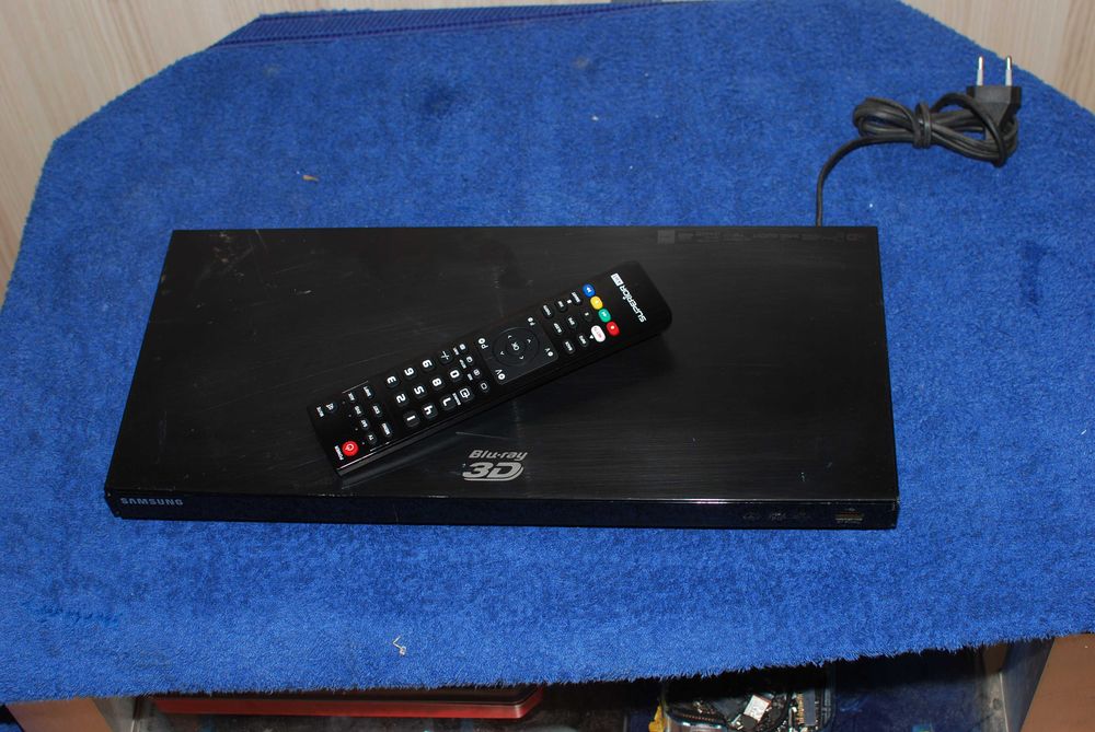 Odtwarzacz Blu-rey DVD Samsung BD-E6100 sprawny z pilotem.