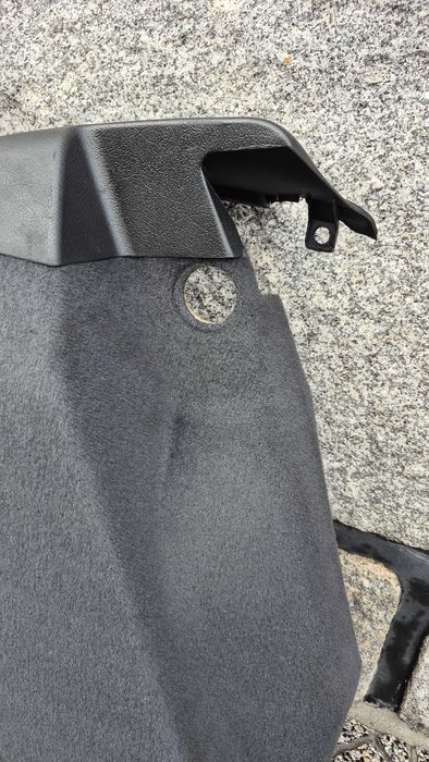 AUDI A4 B5 (8D) Avant - Quartela da Mala esquerda em MUITO BOM ESTADO*