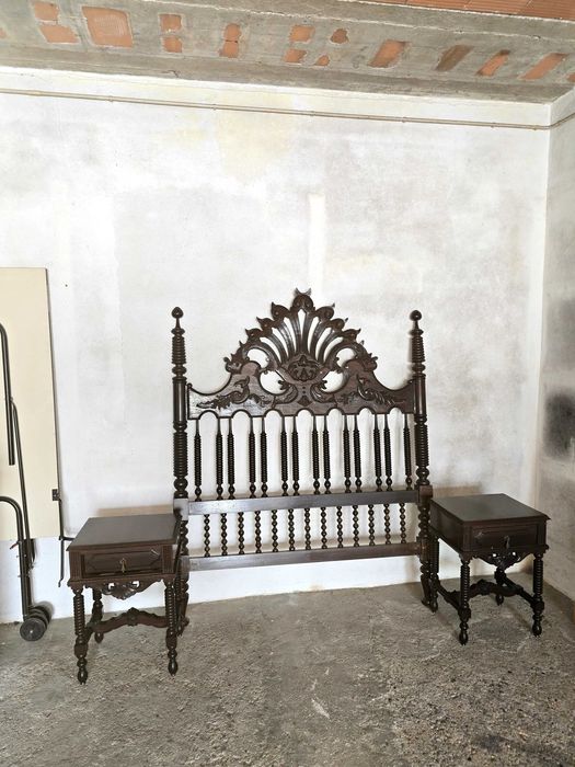 Móveis de Quarto - Cama e 2 Camiseiros