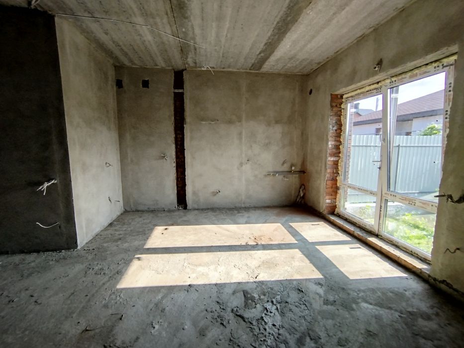 Продаж 2 поверхового дуплекса