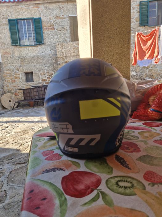 Capacete Shoei praticamente novo