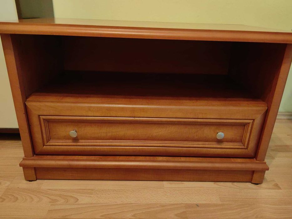 szafka RTV  firmy BRW w idealnym stanie