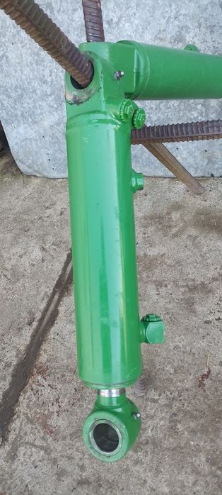 Циліндри рульові трактора John Deere 8r