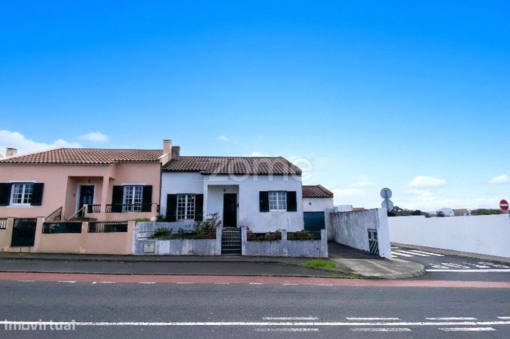 Moradia T2+2 com Garagem e Quintal – Ribeira Grande