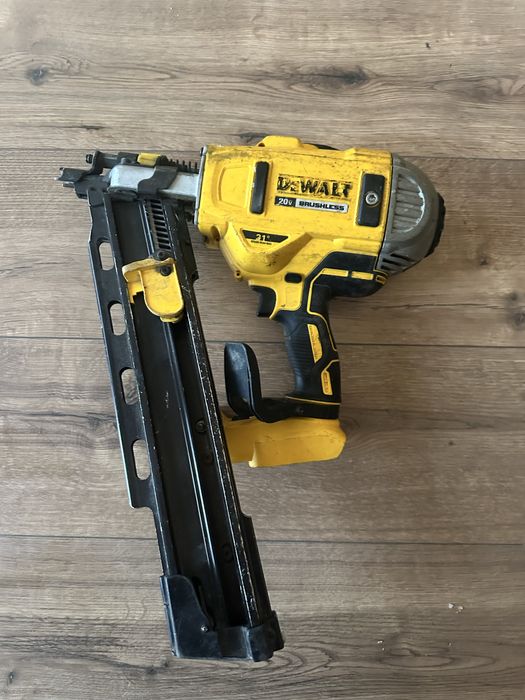 Нейлери dewalt dcn21  та dcn680