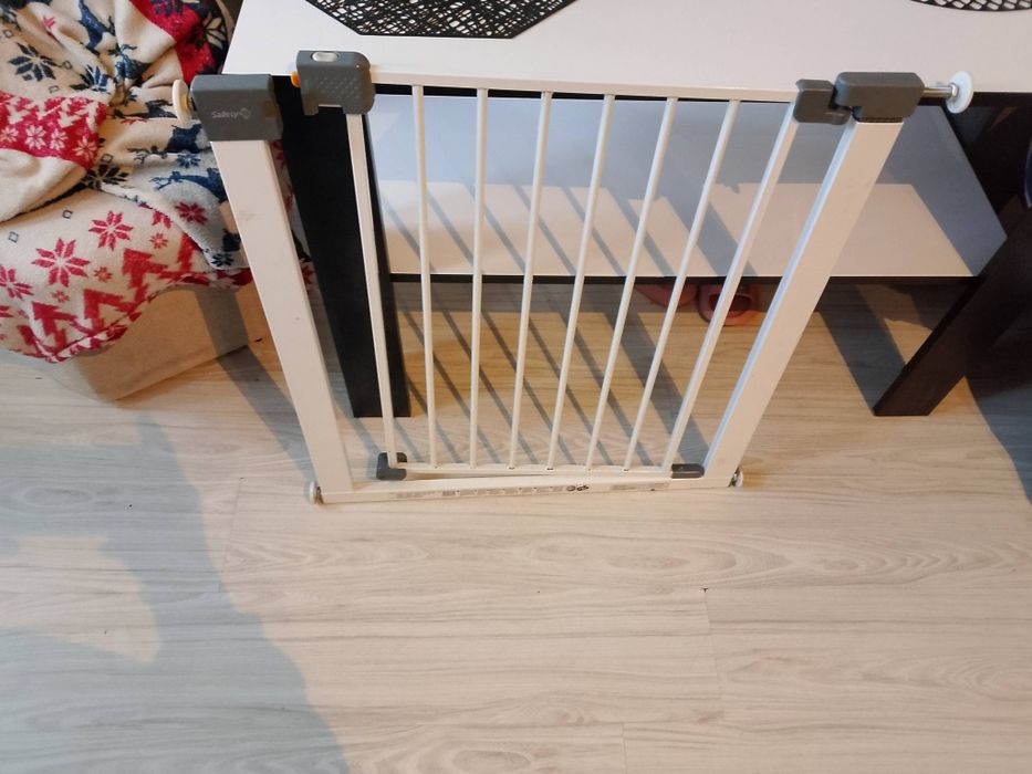 Sprzedam bramkę zabezpieczająca  dzieci przed upadkiem
