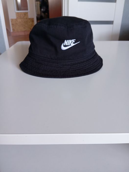 Kapelusz męski Nike . Nowy.