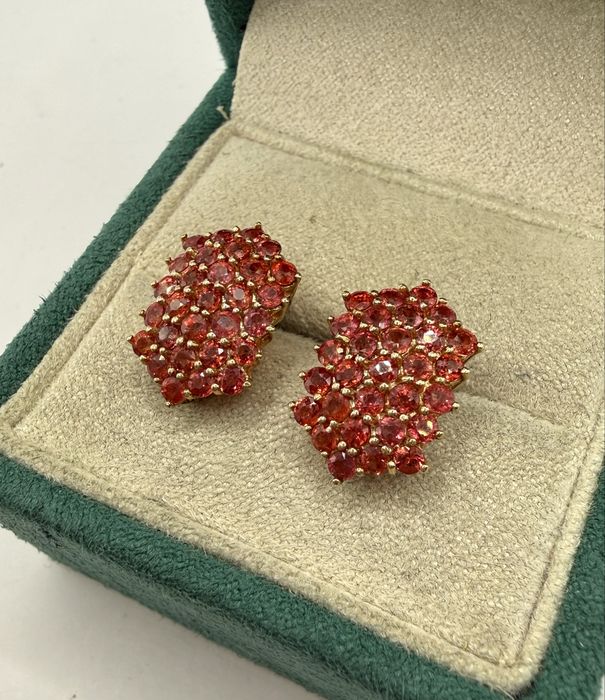 Złote kolczyki z czerwonymi szafirami 2,40ct