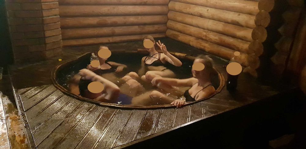 Зруб з Карпат. ЕКО дворик, бесідка, банька, чан, озерце, генератор