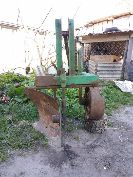 Продам Плуг 1-35