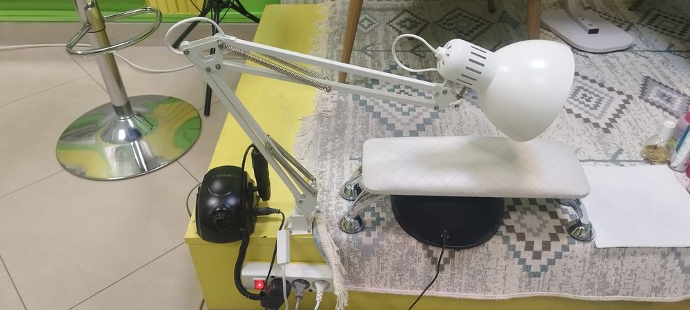 Lampa kosmetyczna biurkowa