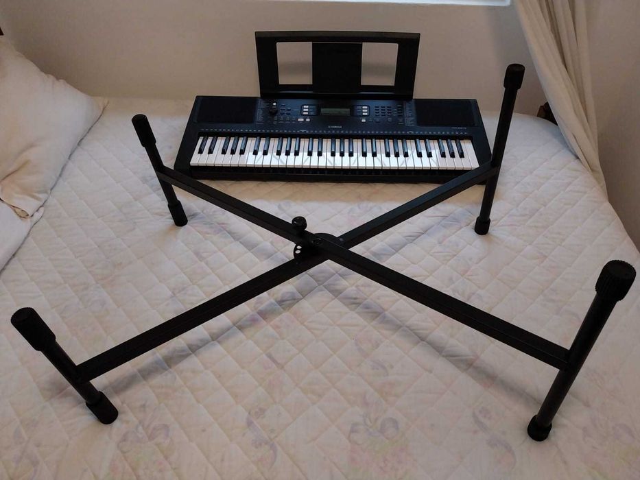 Yamaha PSR-E373 com stand e extras completos