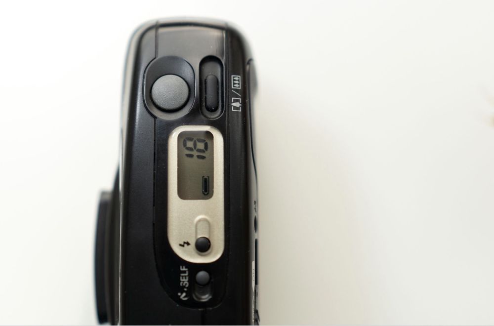 Продається плівковий ricoh FF10