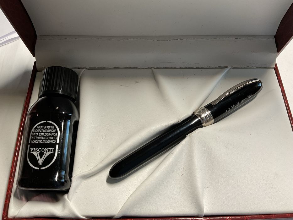 Caneta tinteiro da marca Visconti com estojo e garantia