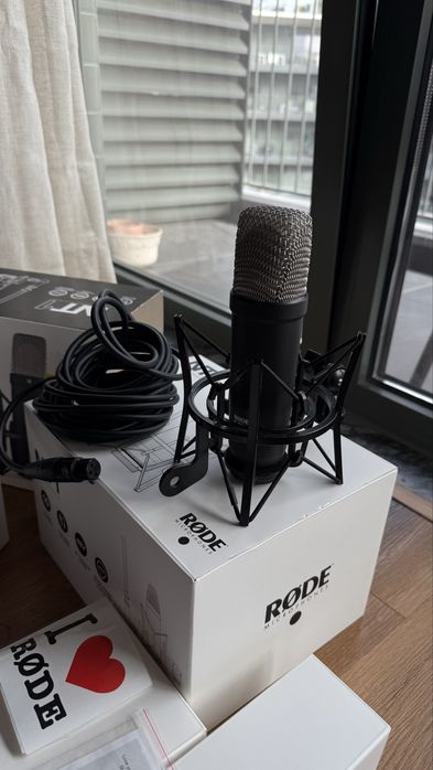 Rode NT1 Signature with Focusrite Scarlett 2i2 4th Gen