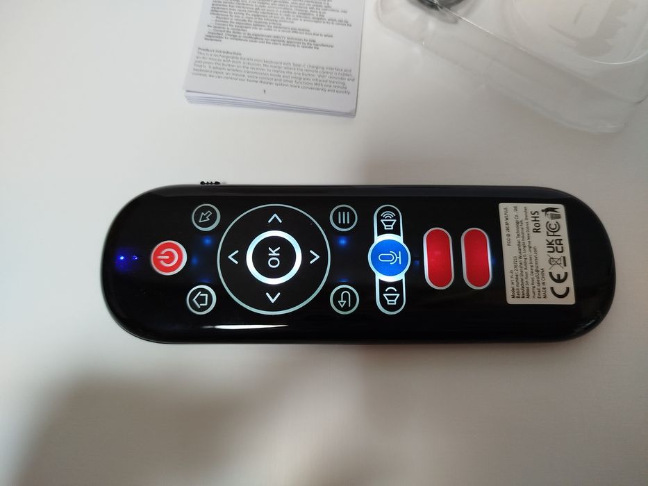 Bezprzewodowy Pilot multimedialny podświetlany.