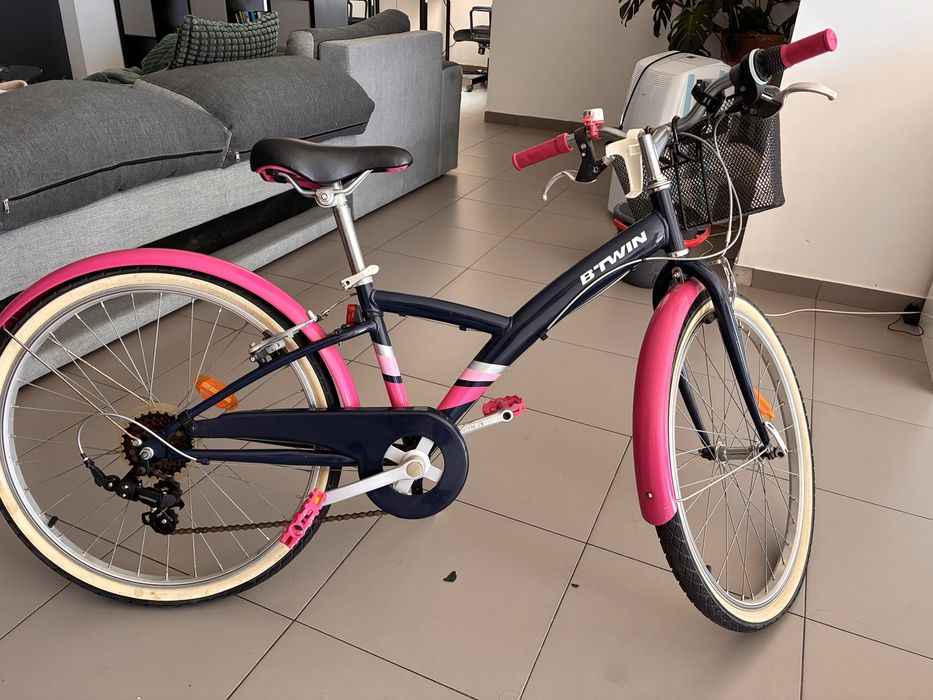 Bicicleta BTWIN aro 24 com cesto e mudanças