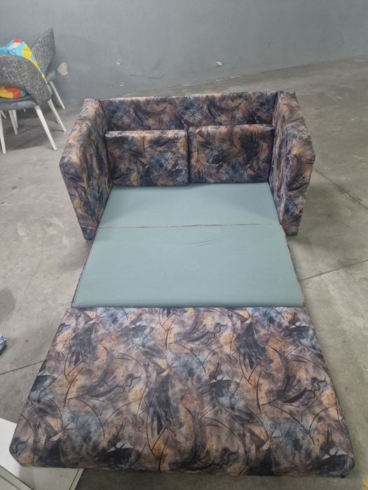 Sofá cama de criança praticamente novo