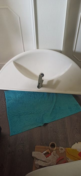 Lavatório  em cerâmica  alemã em muito bom estado.