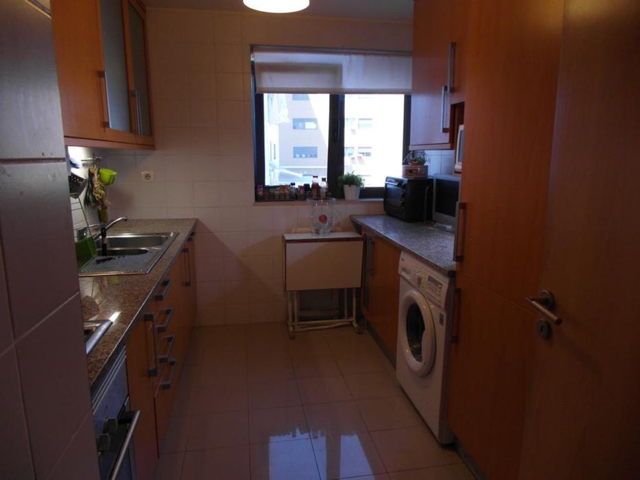Quarto para arrendar em Braço de Prata – 25 m² | Vista Rio | Prédio Recente
