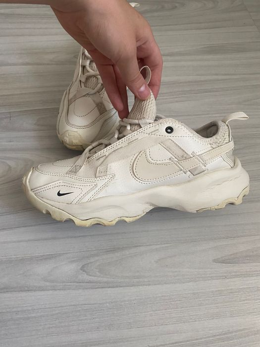 Кросівки білі Nike