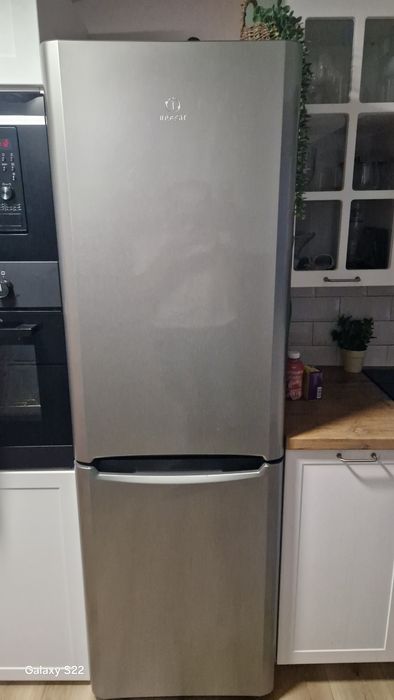 Lodówka indesit.