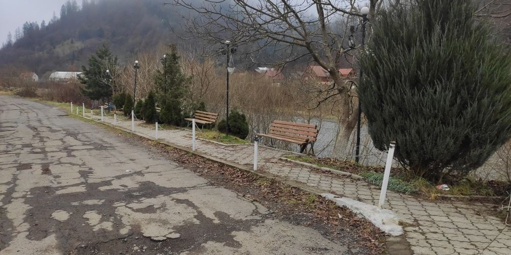 Дикий зруб у Карпатахк— свій еко-будинок у горах