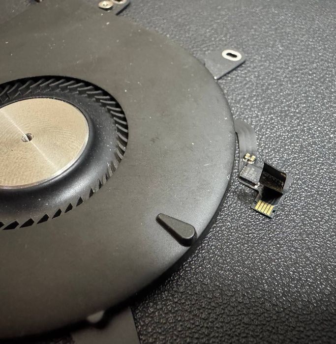 MacBook Pro 13" A2159 кулер (вентилятор)