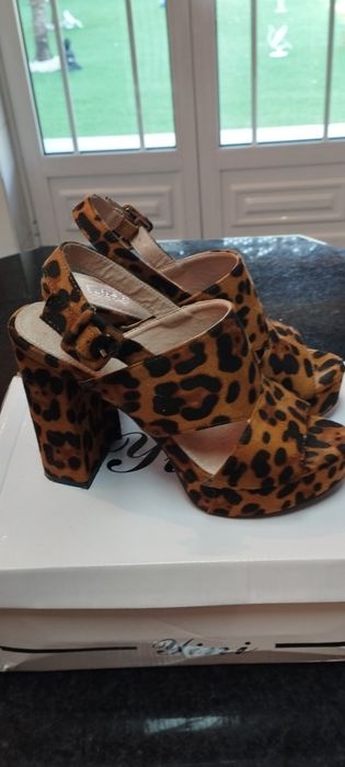 Sandálias novas tam. 36