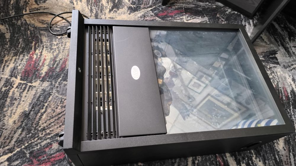 Kominek elektryczny z funkcją grzania na kółkach