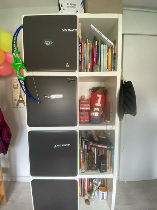 Regał do pokoju dziecięcego