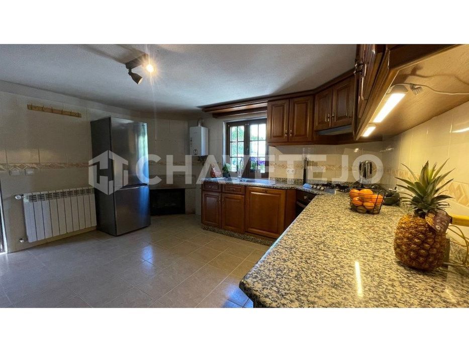 Quinta com 1ha de terreno, casas de hospedes e com vistas deslumbra...