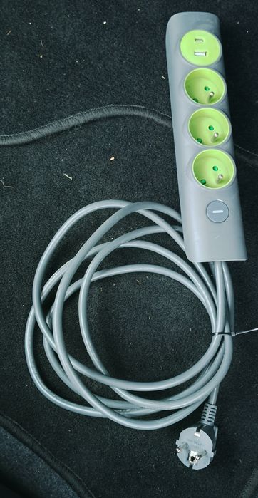 Przedłużacz 3m 3 gniazda z uziemieniem, USB typ A i C z wyłącznikiem