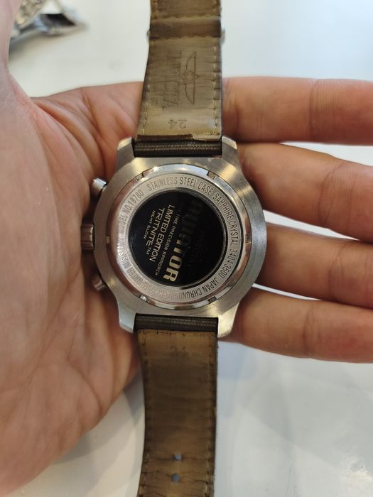 Наручний годинник, часи Інвікта invicta aviator 18780