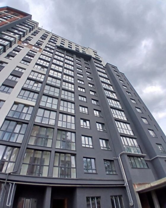 Продаж 3к квартири 82 кв. м на вул. Полковника Данила Нечая