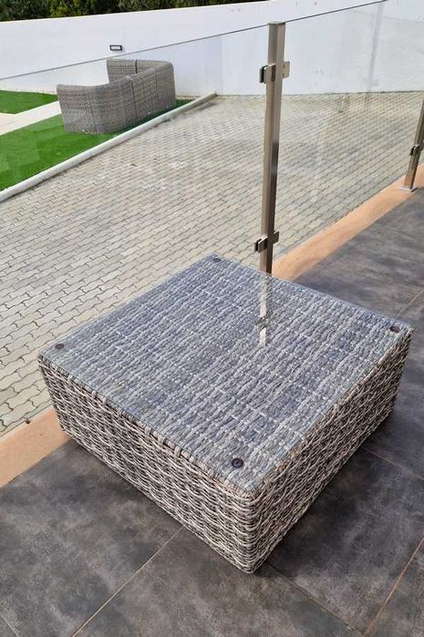 Conjunto jardim Hespéride com mesa centro rattan em muito bom estado